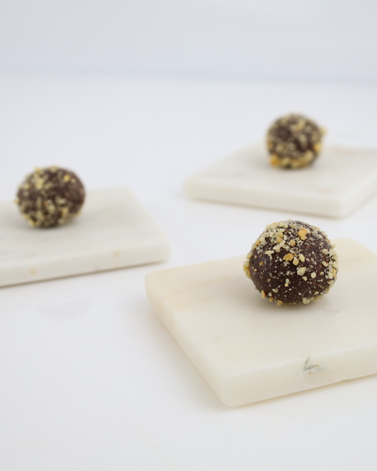 Punjene lješnjak kuglice