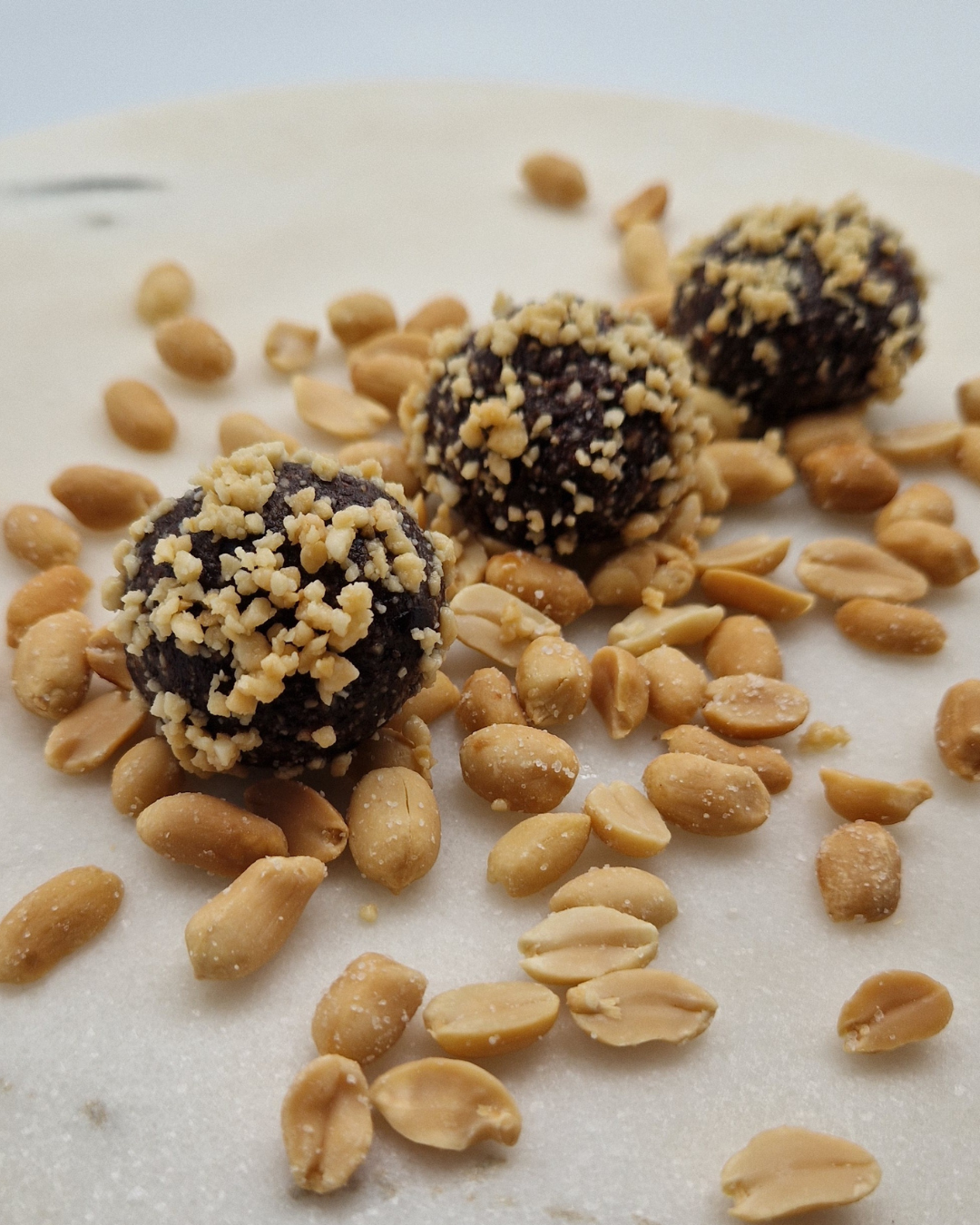 Punjene kikiriki kuglice